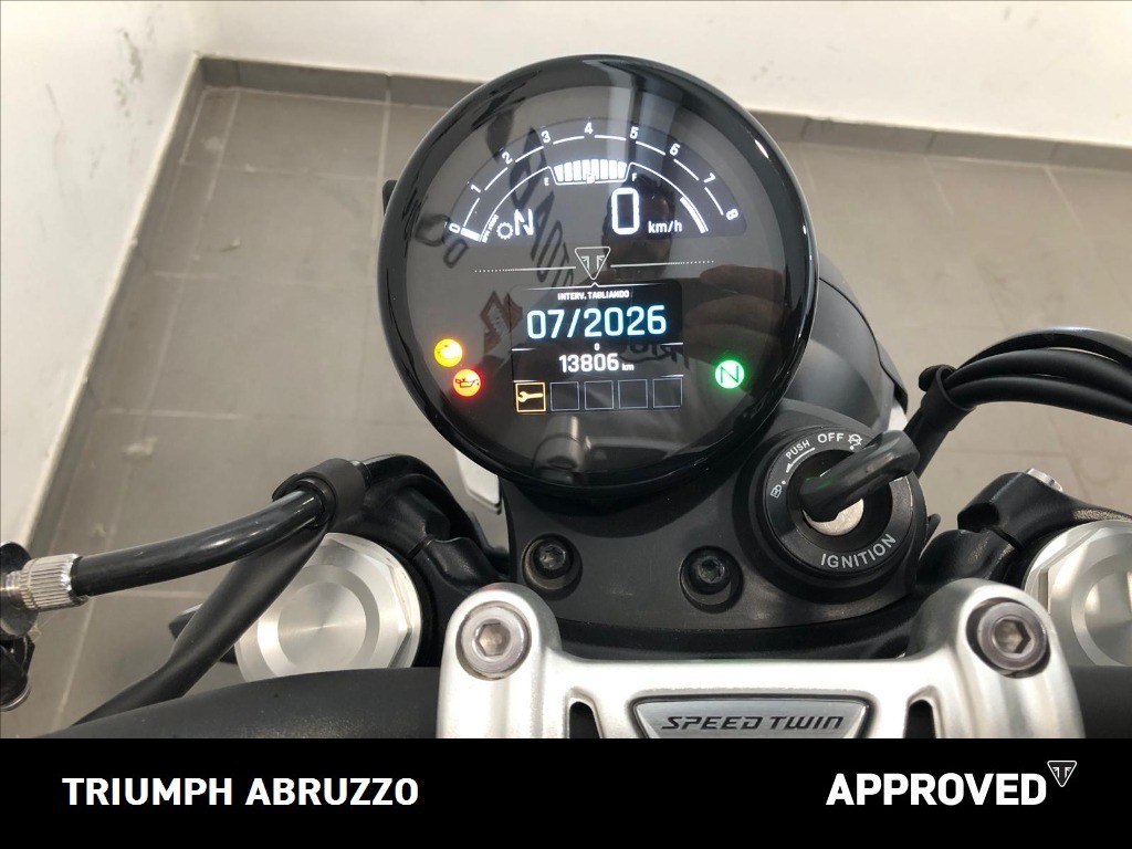 TRIUMPH Speed Twin 900 Phantom Black/Aurum Gold Abs